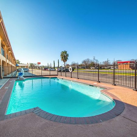 Econo Lodge San Marcos University Area Экстерьер фото