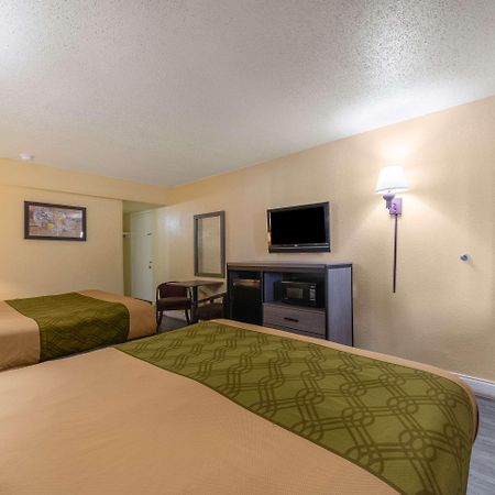 Econo Lodge San Marcos University Area Экстерьер фото
