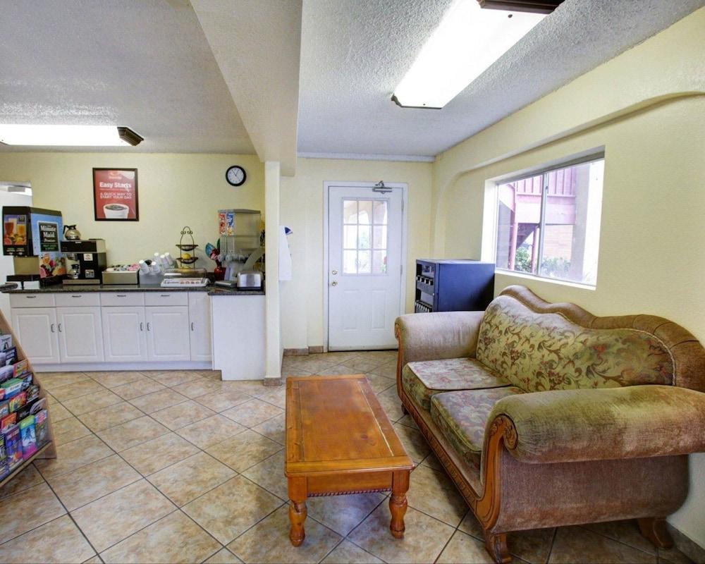 Econo Lodge San Marcos University Area Экстерьер фото