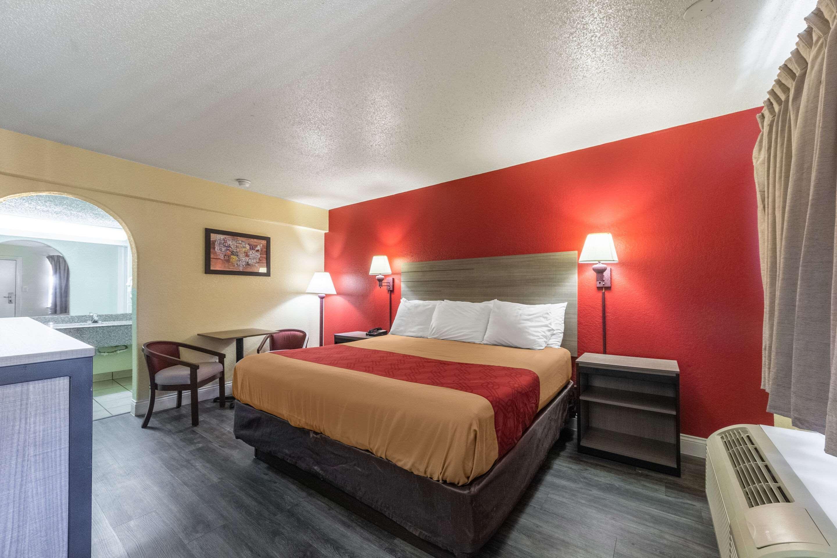 Econo Lodge San Marcos University Area Экстерьер фото