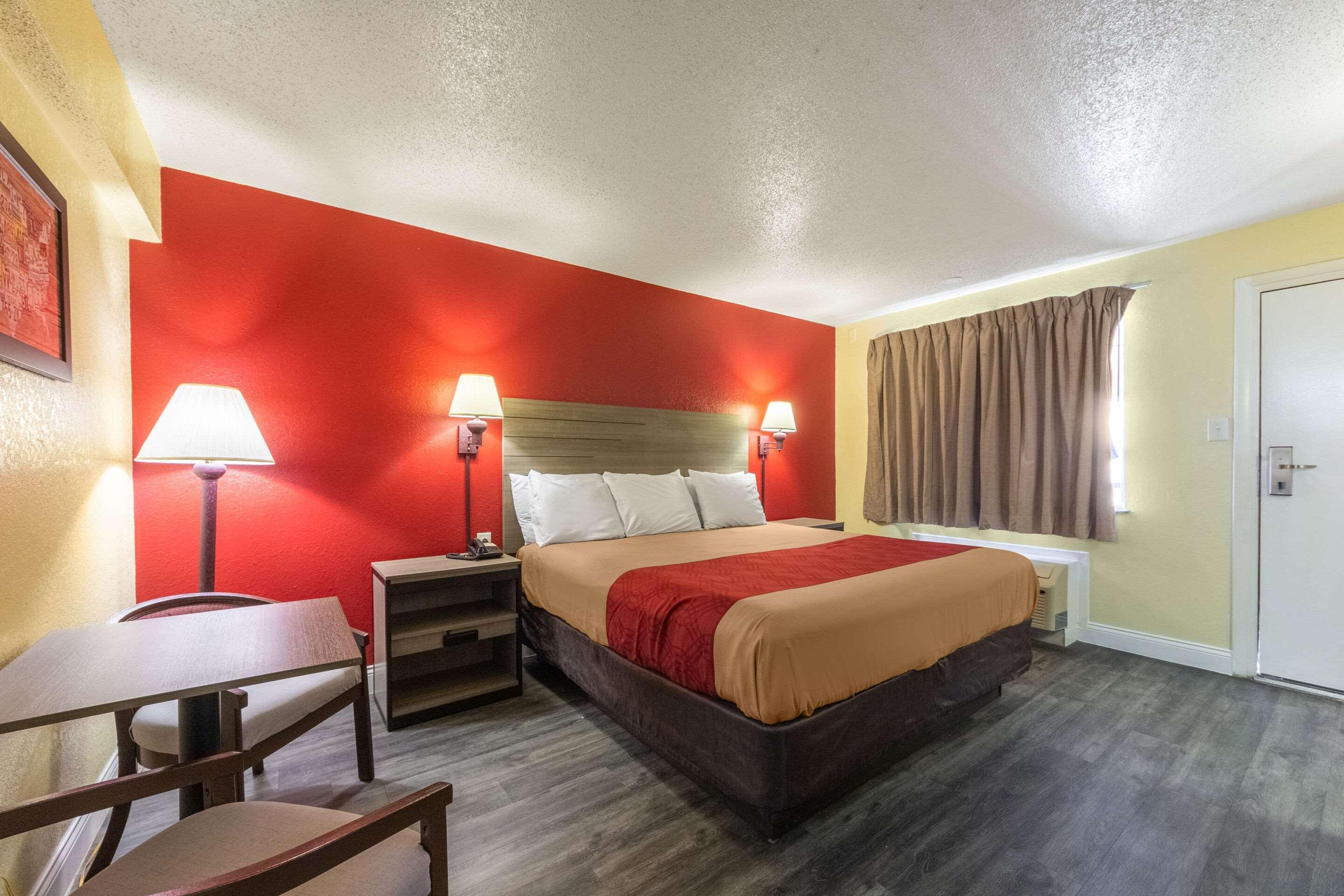 Econo Lodge San Marcos University Area Экстерьер фото