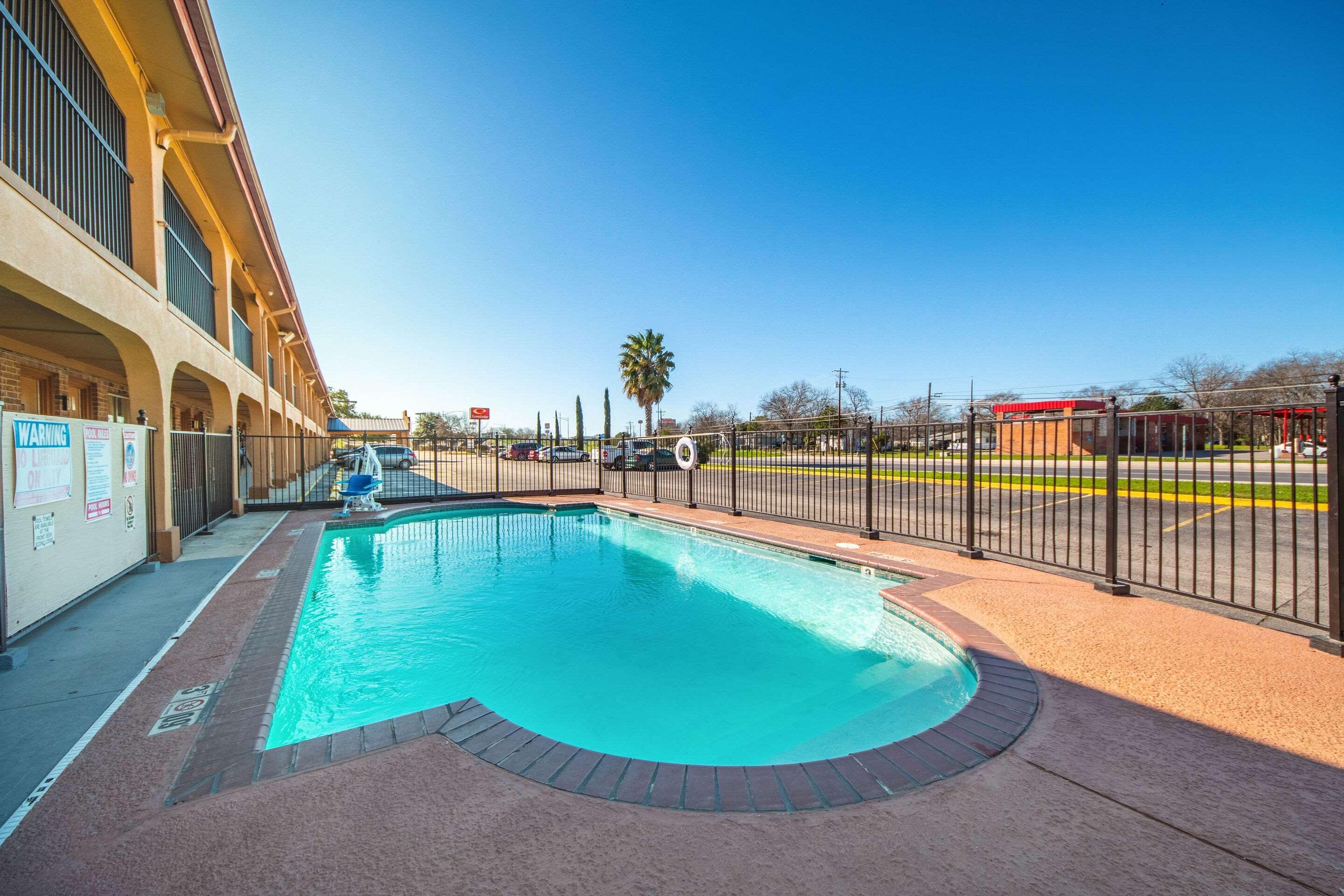 Econo Lodge San Marcos University Area Экстерьер фото