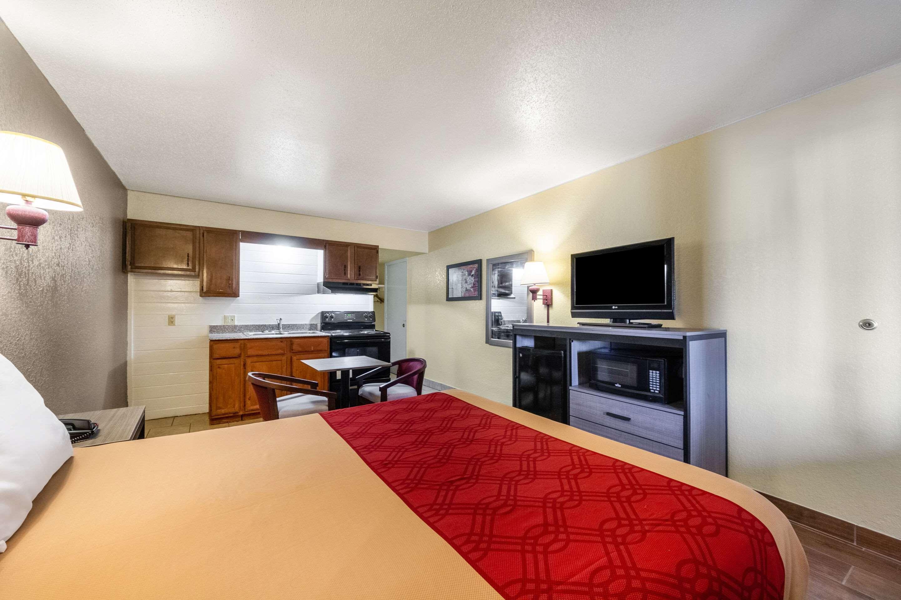 Econo Lodge San Marcos University Area Экстерьер фото