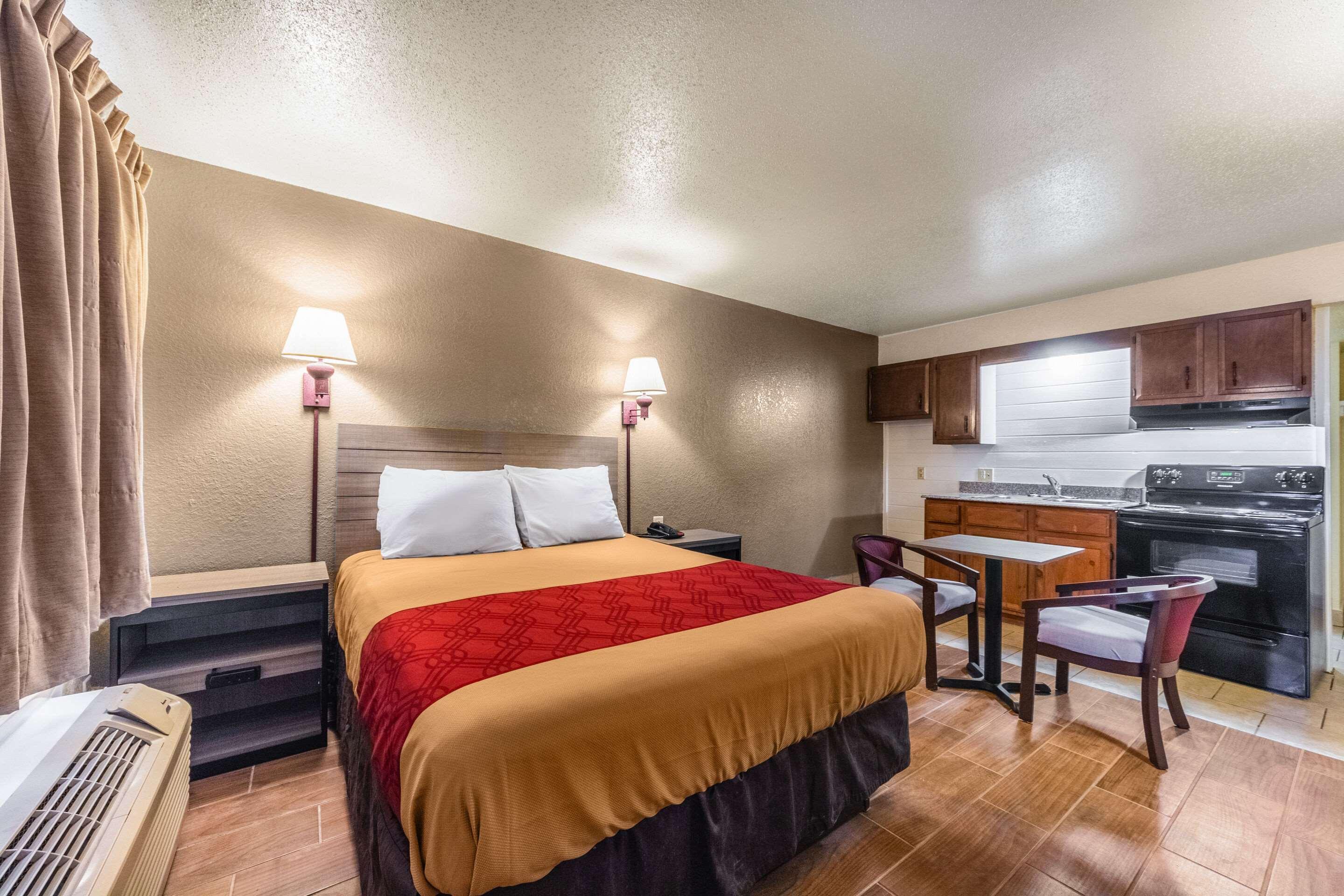 Econo Lodge San Marcos University Area Экстерьер фото